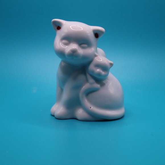 Vintage Cat and Kitten Figurine Porcelain Ceramic White Bud Vase - Picture 1 of 8
